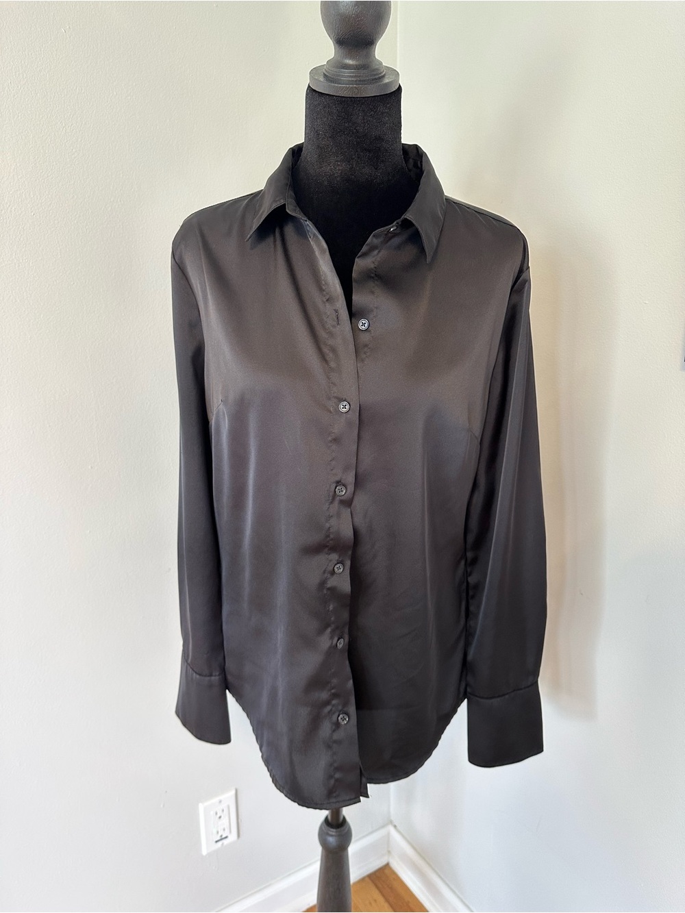 Banana Republic Women’s Black Satin Button-Down Shirt - Classic Fit Size Medium